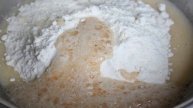 Морковный пирог с черным изюмом