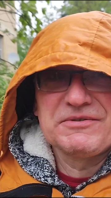 С Первомаем Доброго здоровья Идёт дождь На самокате Хорошего настроения #праздник #выходные #самокат