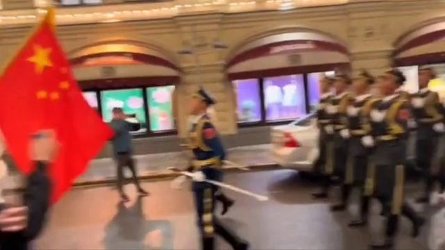 Китайские военнослужащие на репетиции к параду 9 мая