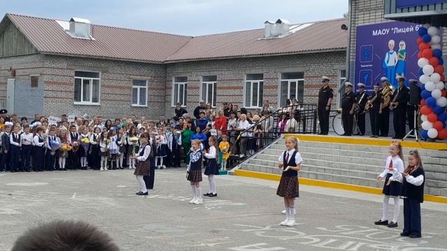 " Третий класс" эту песню написала для меня моя мама