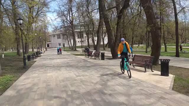 1092, 05.05.2021, Орёл, пл. Ленина,  центральный парк, аттракционы, аллеи, деревья, фонтан, эстрада,