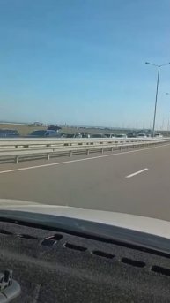 Рекордная пробка образовалась на Крымском мосту.Со стороны Тамани стоят 2,7 тысячи авто.