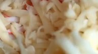 Вкусный и приятный салат из крабовых палочек