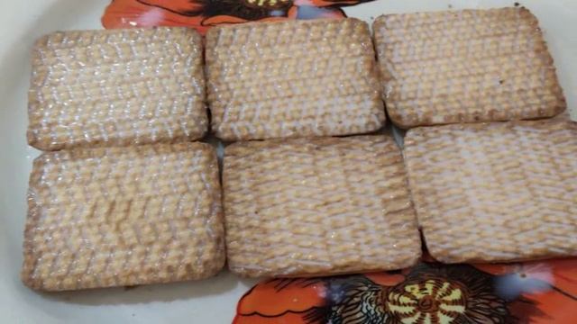 Торт из печенья со сгущенкой и грецкими орехами