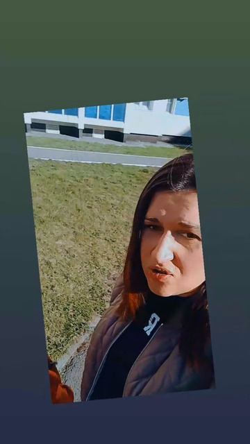 С мамой гуляем 😊