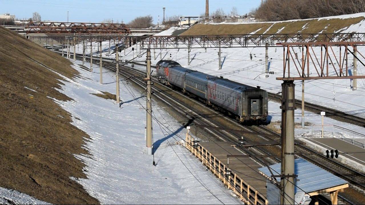 Тепловоз ТЭП70БС-261 с поездом "Восток".