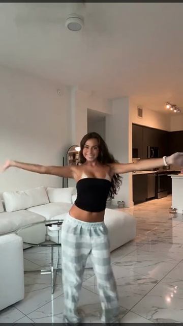 BLONDE SKINNY curvy body pause challenge (1)