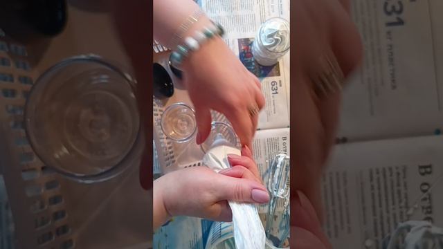 готовим взбитые масла для тела на газетке
