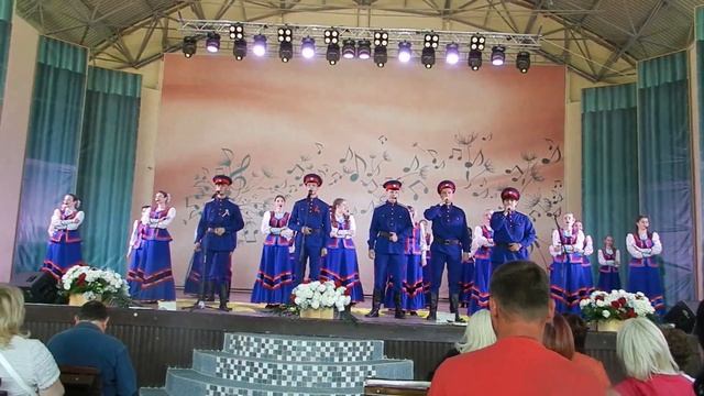 Гуляй, да пой казачий Дон