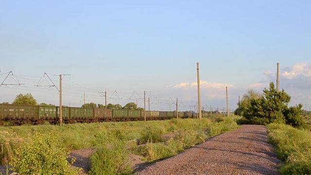 Електровоз ВЛ11М-053  постоянного тока с грузовым движется по линий тимково - кривой рог (УЗПридн.)