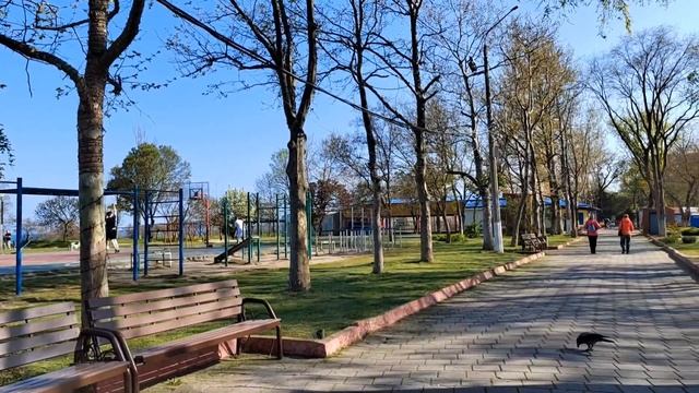Убитый город. Керчь, набережная