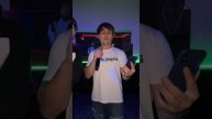 Невероятный голос как у Юры Шатунова такой же взгляд как и у Юры доброта в глазах его