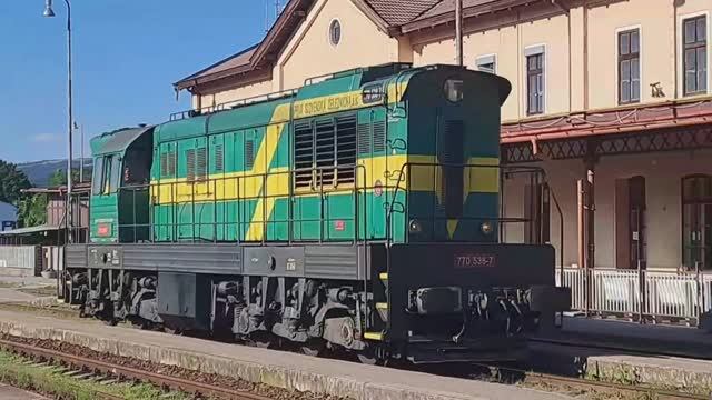 Маневровый тепловоз ЧМЭ3 770 538-7 следует резервом