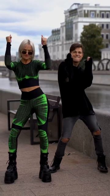 Как вам ее обувь 🤩?