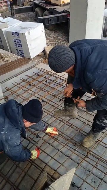 Скоро будут "грошы"🤣🤣🤣 💸💰💸💰 #строительство #видео #приколы #одесса #монолит #бетон#funny #yummy