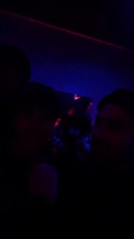 Невероятный голос как у Юры Шатунова такой же взгляд как и у Юры доброта в глазах его