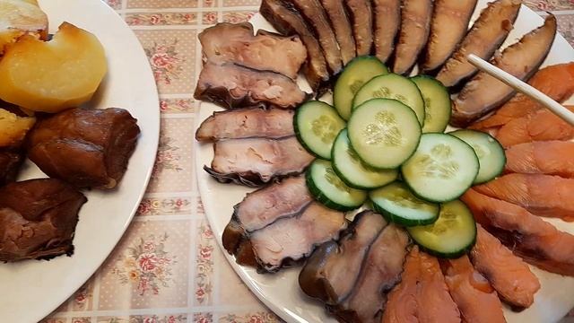 Приготовил стол для дорогих гостей!