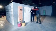 Мы решили взорвать стену с помощью петард. Серьезный замес. Крепкие фасады