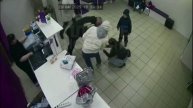 В подмосковном ПВЗ покупатель спас ребёнка.