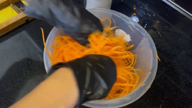 Сделала пару салатиков , а перец фаршированный какой ой вообще ,в следующем видео 🤗🎄💫