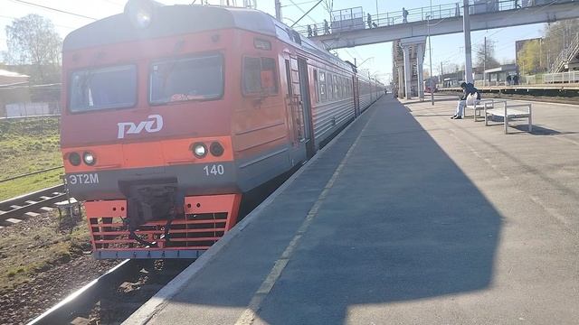Электропоезд ЭТ2М-140 Сообщением Санкт-Петербург-Кузнечное Отправляется с платформы Пискарёвка