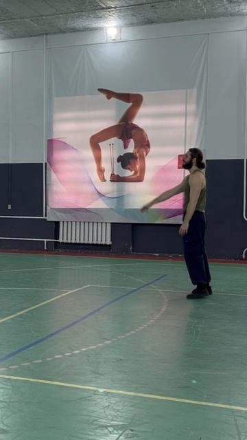 И жрец, и жнец, и в волейбол игрец