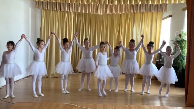Композиція «Як мені бути?» хореографічний колектив «Мальва» Перегінського БДЮТ. Керівник Глушко Х.О