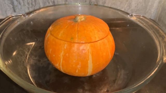 Маленькая фаршированная тыква, очень вкусненько.