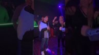Невероятный голос как у Юры Шатунова такой же взгляд как и у Юры доброта в глазах его