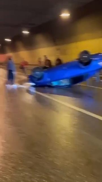 Автомобиль перевернулся в результате ДТП в тоннеле на проспекте Маршала Жукова 🚨