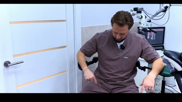 Стул с подлокотниками для работы с микроскопом для врача стоматолога от Stomshop