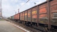 Электровоз ВЛ8м-1623 с грузовым поездом.