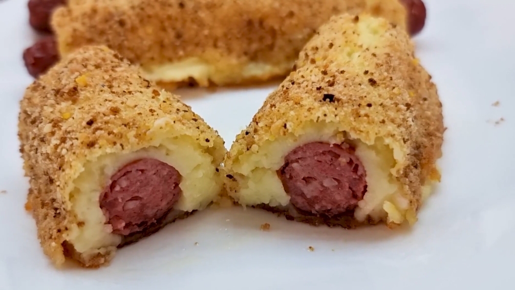 Колбаски в картофельной шубке