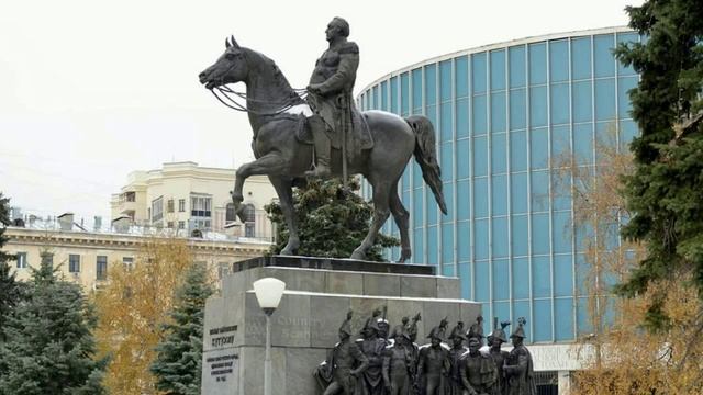 Перед гробницею святой