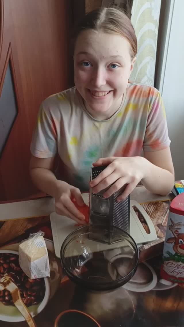 Маленькая мамина помощница