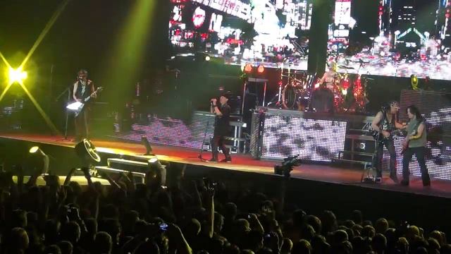 Scorpions - Big City Nights (Екатеринбург 21.04.2012)