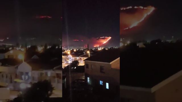 Крупный лесной пожар на Столовой горе, Кейптаун, ЮАР