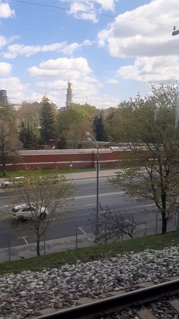 05.05.2021. Москва. Краснолужский мост. Новодевичье кладбище. Вид с МЦК.