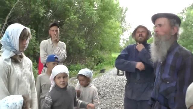 №3 и 4.  Работа на трассе.  14. 06. 2016.  Пьём  воду. Комары досаждают.