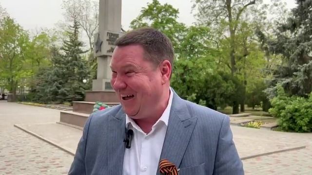 «Где бабло?»: матерившийся на видео у мемориала ВОВ глава Новой Каховки помещен в СИЗО.