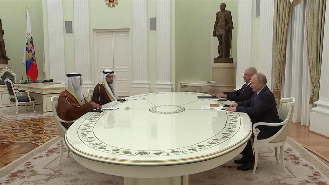 Владимир Путин провел встречу с вице-премьером Объединенных Арабских Эмиратов