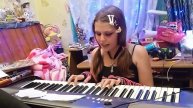 Аня новогодний дома концерт, песня собственного сочинения новогодние картины.