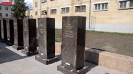 В сквере Победы устанавливают бюсты Героев Советского Союза