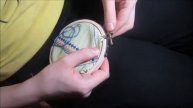 Бытовые навыки аутиста. Чему научили дочку. Вышивает игольницу.