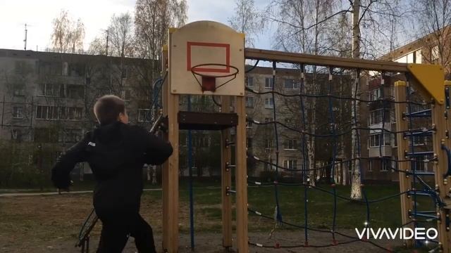 Невероятные Данки пацанов  13 летних, данк по локоть, из под ноги