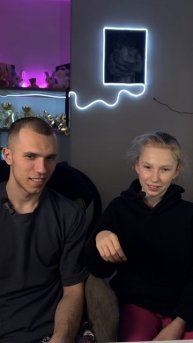 Задаю сестре простые, но весёлые вопросы — "это или то?" 🍎🍌