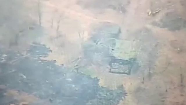 Бойцы 58 армии России уничтожают украинский танк при помощи корректируемого боеприпаса Краснопо...