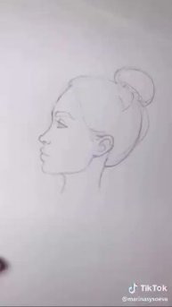 Рисунок лица девушки