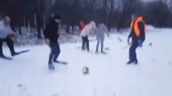 Футбол в ластах на снегу