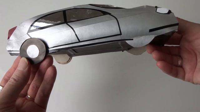 автомобиль из картона